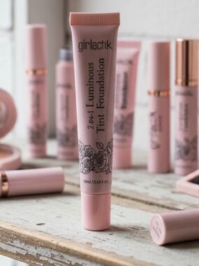 Girlactik 2-IN-1 Luminous Tint Foundation - Light